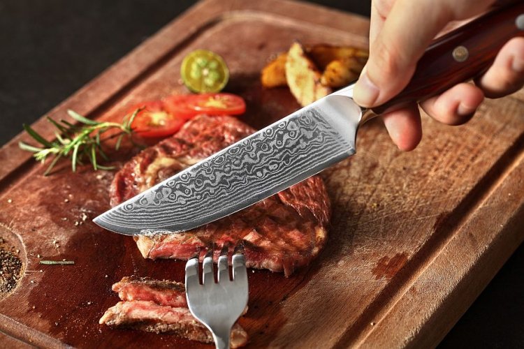 Steakový nůž 5" o celkové délce 23,5 cm