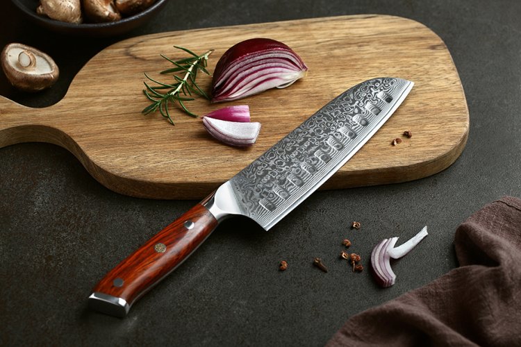 Santoku nůž 7" o celkové délce 31 cm