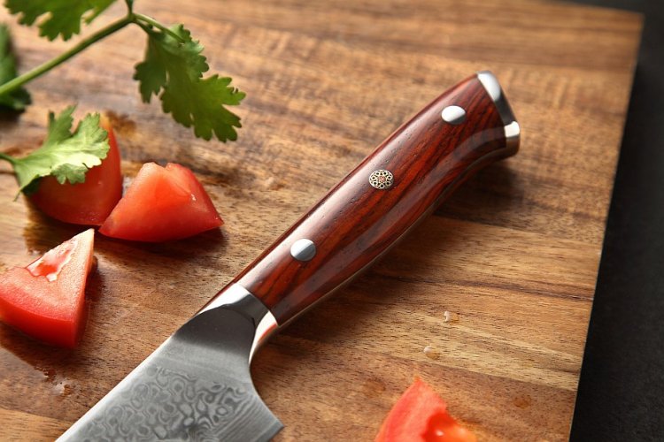 Univerzální nůž santoku 5" o celkové délce 23,5 cm
