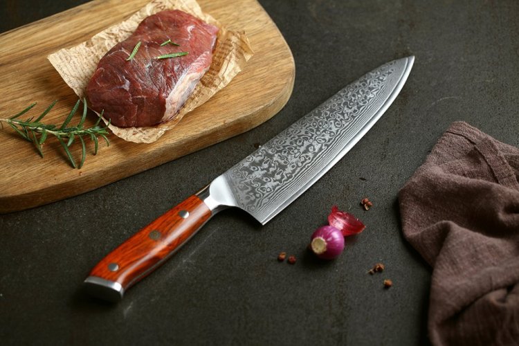 Šéfkuchařský nůž 8" o celkové délce 33,9 cm