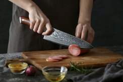 Šéfkuchařský nůž 8" o celkové délce 33,9 cm